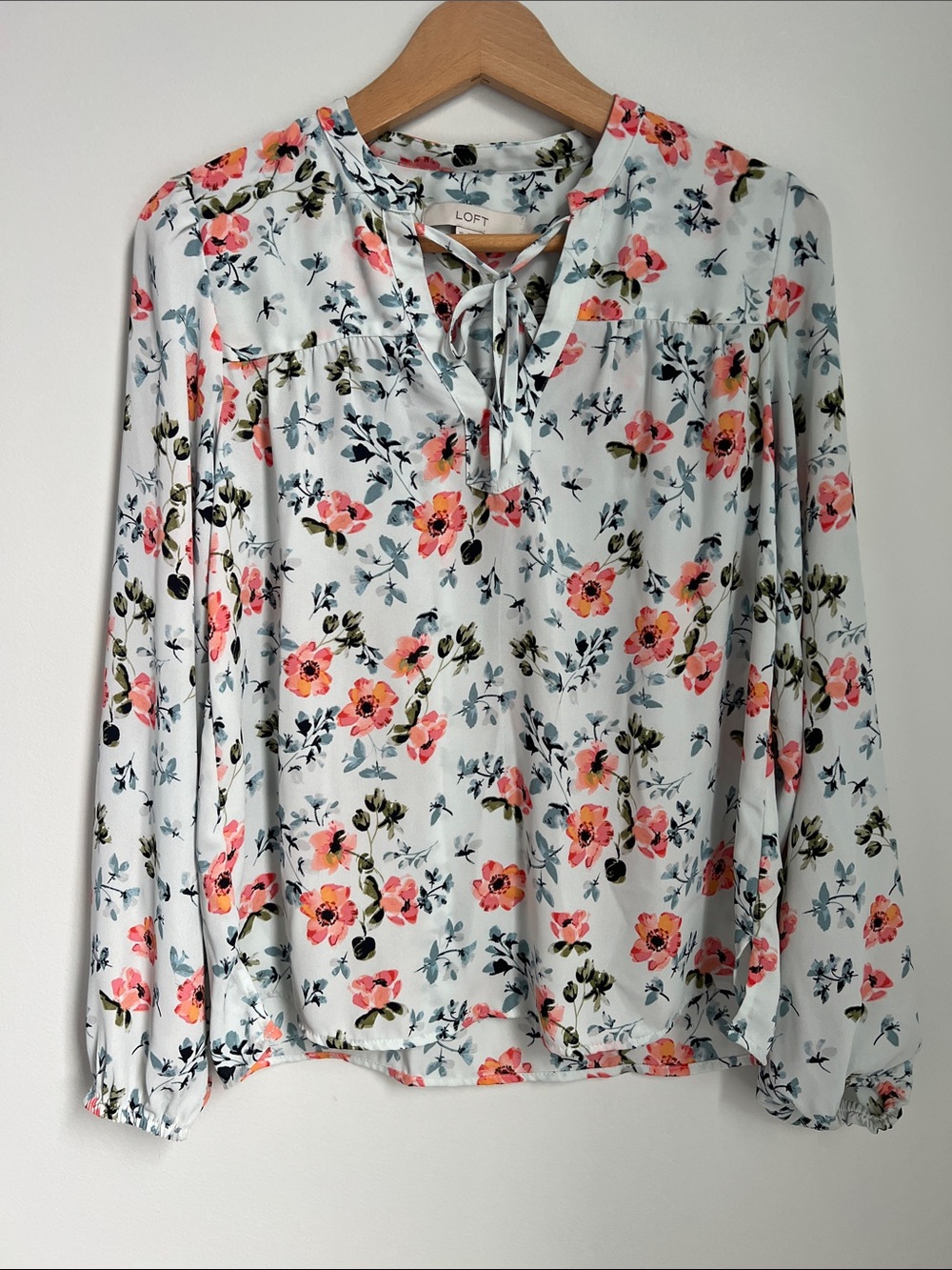 LOFT Light Blue Gray Blouse with Coral Floral Tie-Neck #533129 Size XS